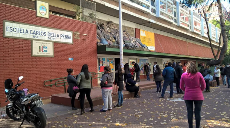 El ataque tuvo lugar en la Escuela Nº8 D.E. 4 Carlos Della Penna en el barrio porteño de La Boca.