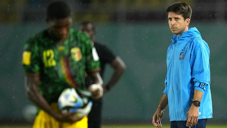 Diego Placente pasó de dirigir la Sub-17 a suceder a Javier Mascherano en la Sub 20. Foto: @Argentina