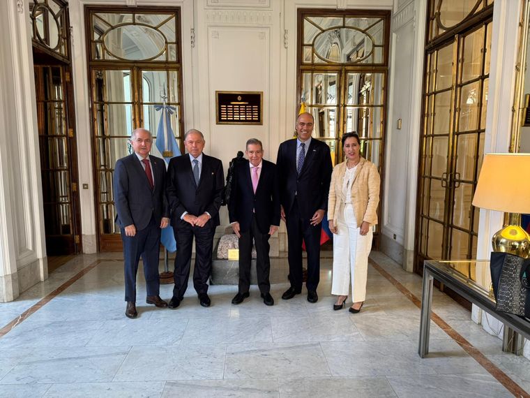 Edmundo González Urrutia, presidente de Venezuela, en la embajada argentina en Madrid Edmundo González Urrutia, presidente de Venezuela, en la embajada argentina en Madrid