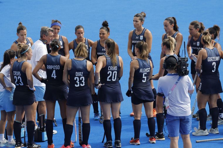 Fernando Ferrara, DT de Las Leonas, habló tras el pasaje de Argentina a semifinales. Foto: EFE