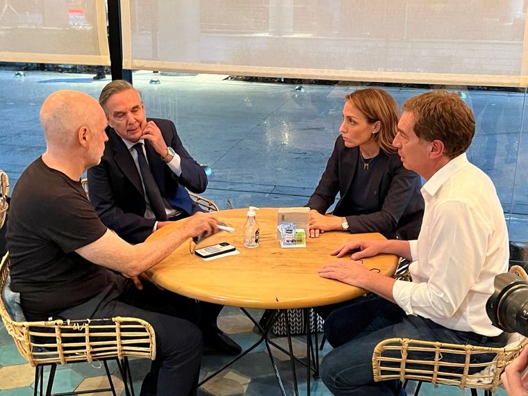 Larreta y Santilli se mostraron junto a Florencia Arietto.