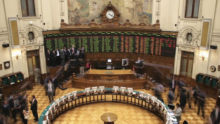 La Bolsa de Santiago, en alza. Foto: Elpais.