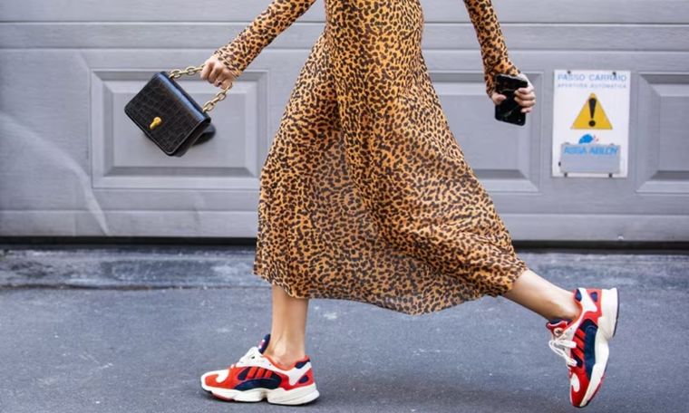 Prueba estas ideas para cambiar el estilo de tus zapatillas deportivas Foto: Hola!