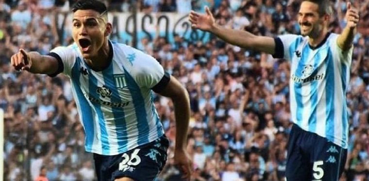 El argentino se convirtió en nuevo futbolista del elenco italiano. Foto: Instagram @_alcaraz22