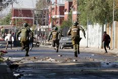nueva protesta por comida en chile: un policia herido y varios detenidos