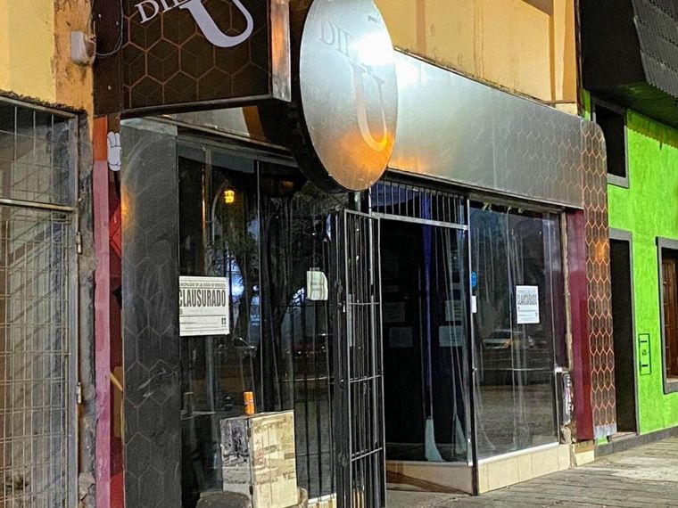 Local comercial de La Alameda, clausurado por la municipalidad de Capital.