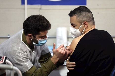 Qué dicen los resultados de la vacunación en Israel, el país con más vacunas per cápita del mundo