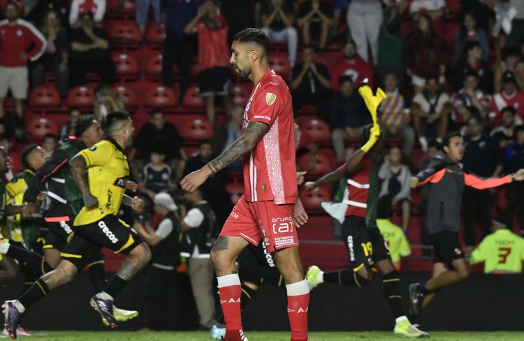 Sufre Argentinos Juniors. Erik Godoy erró el penal decisivo de la extensa tanda de penales y todo Barcelona sale a festejar con el nutrido grupo de hinchas que llegó desde Ecuador.&nbsp;