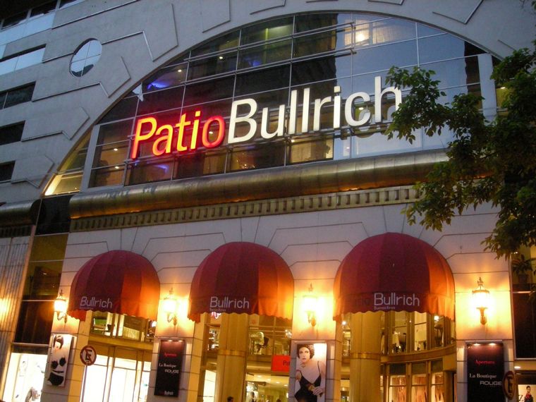 El Patio Bullrich es el primer centro comercial de la Ciudad Autónoma de Buenos Aires y ya tiene 34 años de historia. Se creó el 15 de septiembre de 1988, Foto: Pinterest