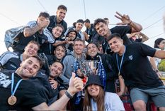 Gimnasia consiguió el ascenso a la Primera División. Gimnasia consiguió el ascenso a la Primera División.