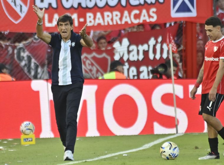 La calentura de Gustavo Costas, quien perdió su primer clásico con Independiente desde que comenzó su tercer ciclo como entrenador de Racing.&nbsp;
