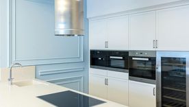 Los gabinetes hasta el techo estilizan el espacio y maximizan el guardado. Foto: Pexels. Los gabinetes hasta el techo estilizan el espacio y maximizan el guardado. Foto: Pexels.