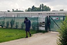 sigue el escandalo con balotelli: volvio a entrenar y no lo dejaron entrar al club