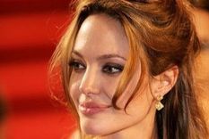 Angelina Jolie demuestra cómo se deben llevar los ruedos de los pantalones