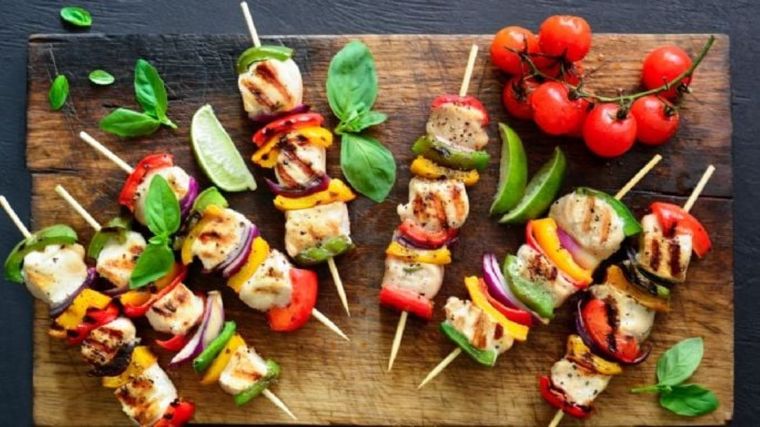 En simples pasos lúcete con estas sabrosas brochetas de verduras Foto: Shutterstock