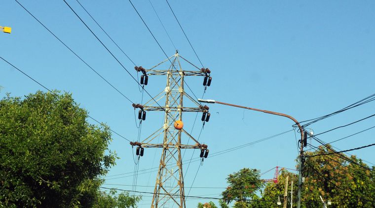 Torres alta tensión electricidad corriente