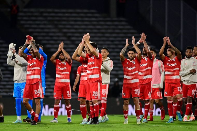 Las falencias defensivas preocupan a River. Foto: @RiverPlate