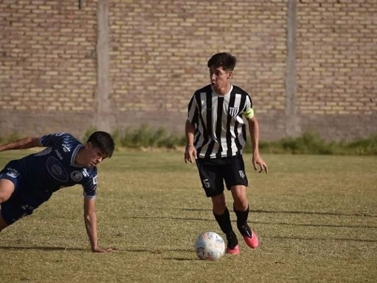 El joven se encuentra internado, en grave estado