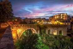El pueblo de Tivoli ofrece historia, arte y naturaleza a solo una hora de Roma. El pueblo de Tivoli ofrece historia, arte y naturaleza a solo una hora de Roma.