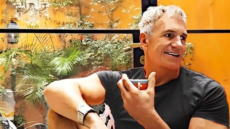 En una iglesia de Recoleta, el exrepresentante de modelos sirvió como voluntario en el comedor Foto: Instagram Ricardo Piñeiro