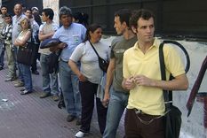 Con mayor frecuencia, las personas encuadradas en una relación laboral, registrada ono, no están a gusto con su empleo Foto: NA
