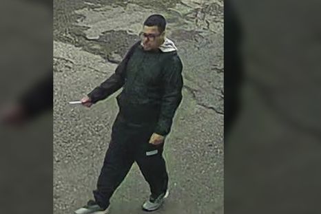 El autor del robo a la jubilada en Maipú quedó filmado por una cámara de seguridad de una empresa privada de videovigilancia. El autor del robo a la jubilada en Maipú quedó filmado por una cámara de seguridad de una empresa privada de videovigilancia.