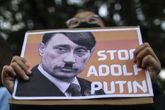 Rusos y ucranianos protestan contra Vladimir Putin Foto: EFE