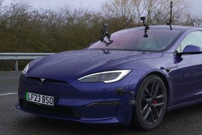 MDZol | ¿Podrá un dron ganarle a un Tesla? Foto: CarWow
