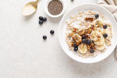 Aprende a preparar este delicioso y nutritivo desayuno de avena Foto: Shutterstock