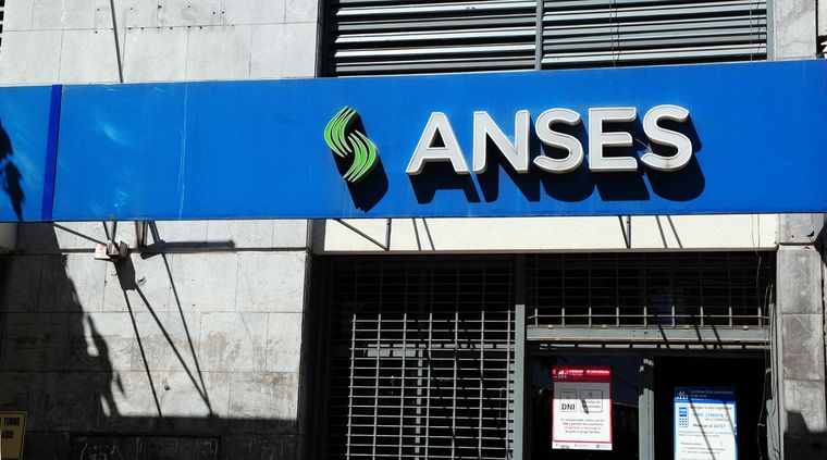 Anses dará un bono de 8.000 pesos para jubilados. Foto: ALF PONCE MERCADO / MDZ