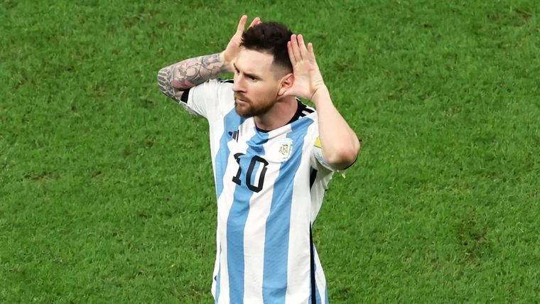 Lionel Messi en uno de los memorables momentos del partido de Argentina ante Países Bajos. Foto: EFE