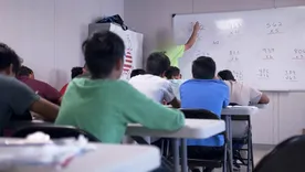 ¿Es posible que el bajo rendimiento escolar no sea un problema de capacidad, sino un efecto secundario de cómo está organizada la escuela? ¿Es posible que el bajo rendimiento escolar no sea un problema de capacidad, sino un efecto secundario de cómo está organizada la escuela?