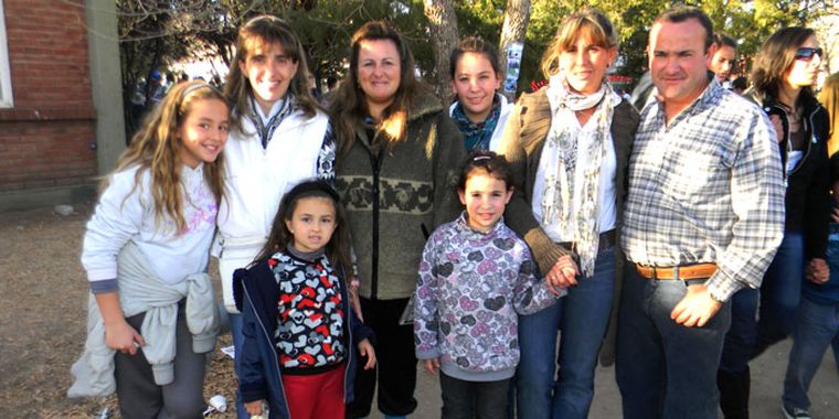 Victoria, Rocío, Daniela, Silvia, Florencia, Luciana, Viviana y Miguel. Foto: Cecilia Cannizzo/Mediamza.com