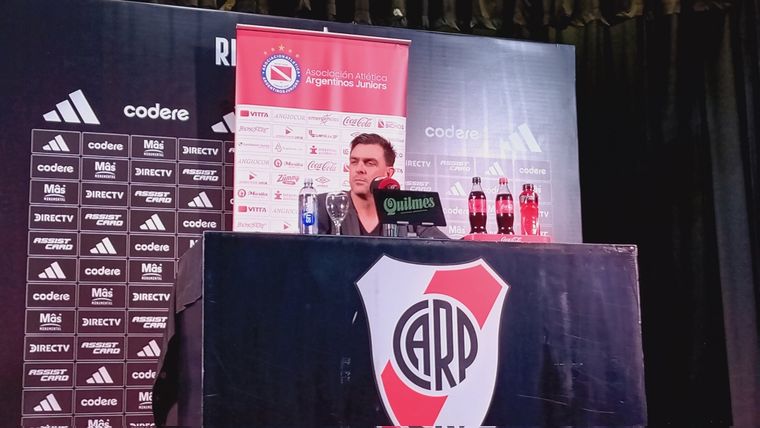 El entrenador del Bicho dejó una importante reflexión sobre el partido que disputó su equipo ante River Foto: Twitter