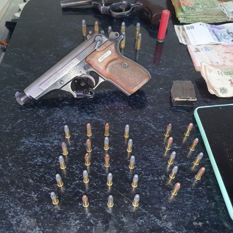 Las armas halladas en el lugar Foto: Prensa Ministerio de Seguridad