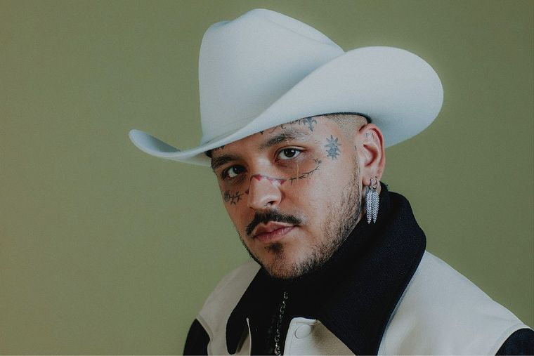 Christian Nodal se prepara para incursionar en el mundo deportivo.