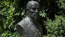 La Ciudad inauguró la primera escultura en homenaje a Favaloro