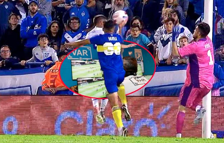 El VAR no llamó a Loustau por esta flagrante mano de Varela.