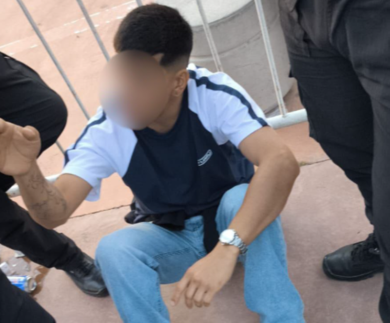 El hombre de 33 años ya fue detenido y se espera que se tomen las medidas correspondientes. El hombre de 33 años ya fue detenido y se espera que se tomen las medidas correspondientes.