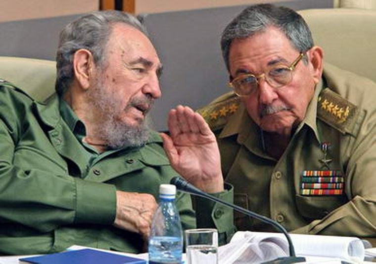 Raúl y Fidel Castro. Foto: Na
