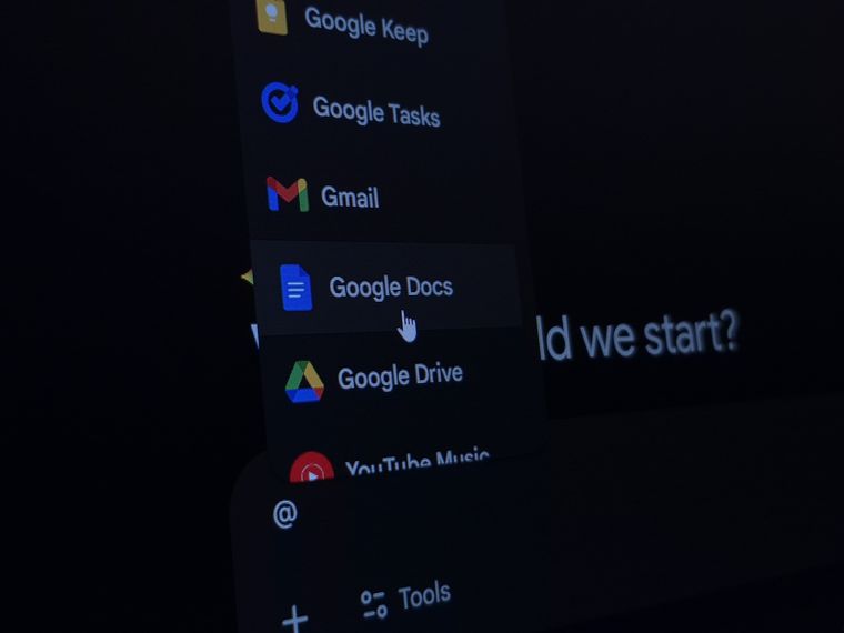 La función se activa desde Herramientas > Audio y permite repasar archivos largos sin leerlos completos. La función se activa desde Herramientas > Audio y permite repasar archivos largos sin leerlos completos.
