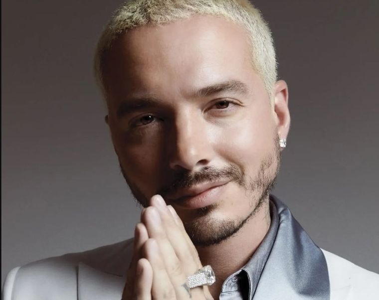 J Balvin se enrumbó con las jugadoras de la selección de Colombia en los camerinos Foto: J Balvin / Instagram