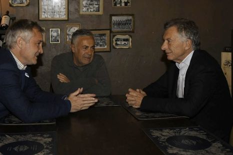 Mauricio Macri cerró su agenda en Mendoza con una cena junto a Alfredo Cornejo. Mauricio Macri cerró su agenda en Mendoza con una cena junto a Alfredo Cornejo.