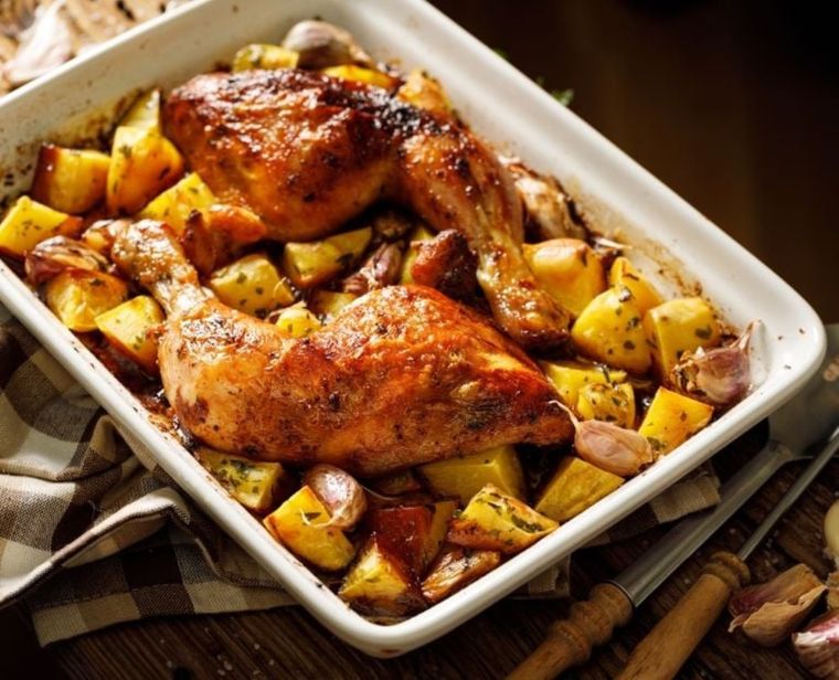 Una vez terminado tu pollo al horno, no tires los huesos Foto: Shutterstock