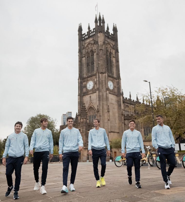 Los cinco tenistas y el capitán se preparan en Inglaterra. Foto: @ESPNtenis