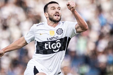 El neozelandés Tim Payne debutó en Olimpia de Paraguay y marcó un golazo para el recuerdo. El neozelandés Tim Payne debutó en Olimpia de Paraguay y marcó un golazo para el recuerdo.