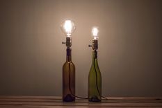 Foto: https://media.winefolly.com/wine-bottle-lamp-ideas.jpg