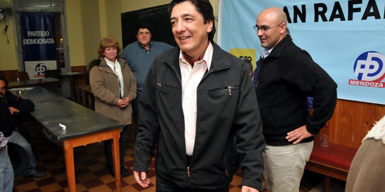 Enzo Orosito, referente de Compromiso Federal, anoche, en la sede gansa. Foto: Mediamza.com