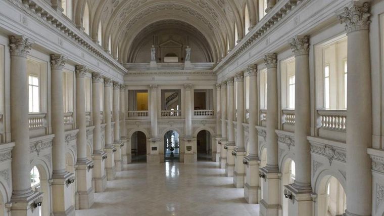 Una de las opciones que se manejan para realizar el Pacto de Mayo es el Salón de los Pasos Perdidos del edificio de Tribunales I de Córdoba, por su fuerte carga simbólica. Foto: Justicia Córdoba