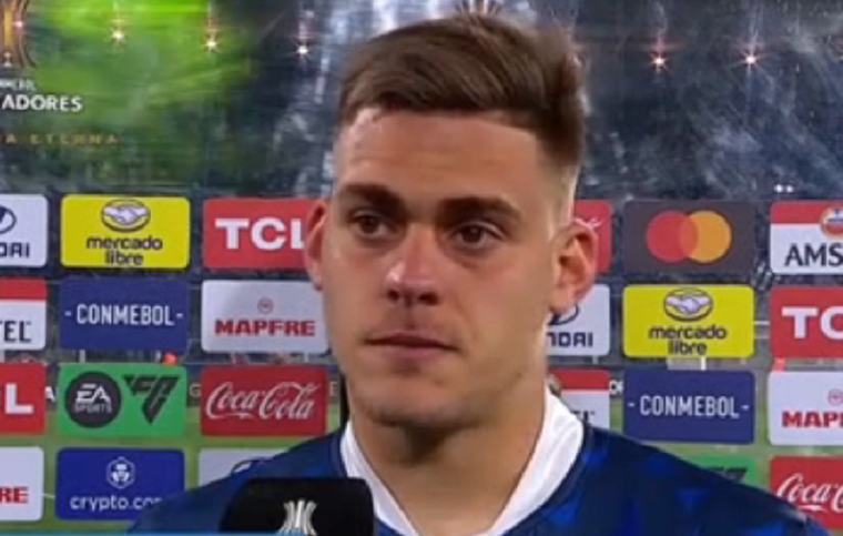 El atacante habló ante los micrófonos de la transmisión oficial. Foto: Captura